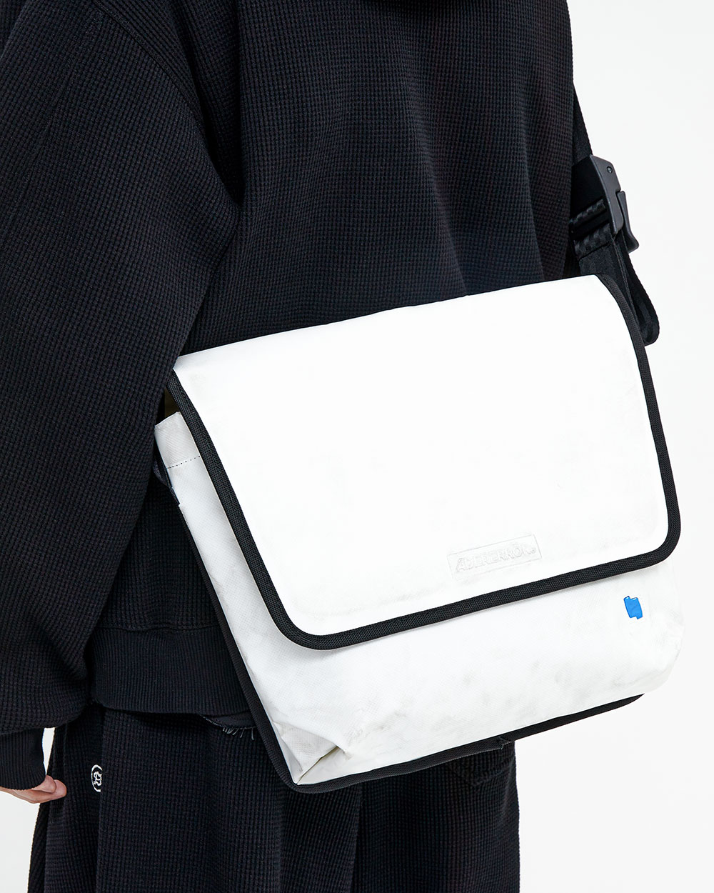 ADERERROR - Trace esty messenger bag