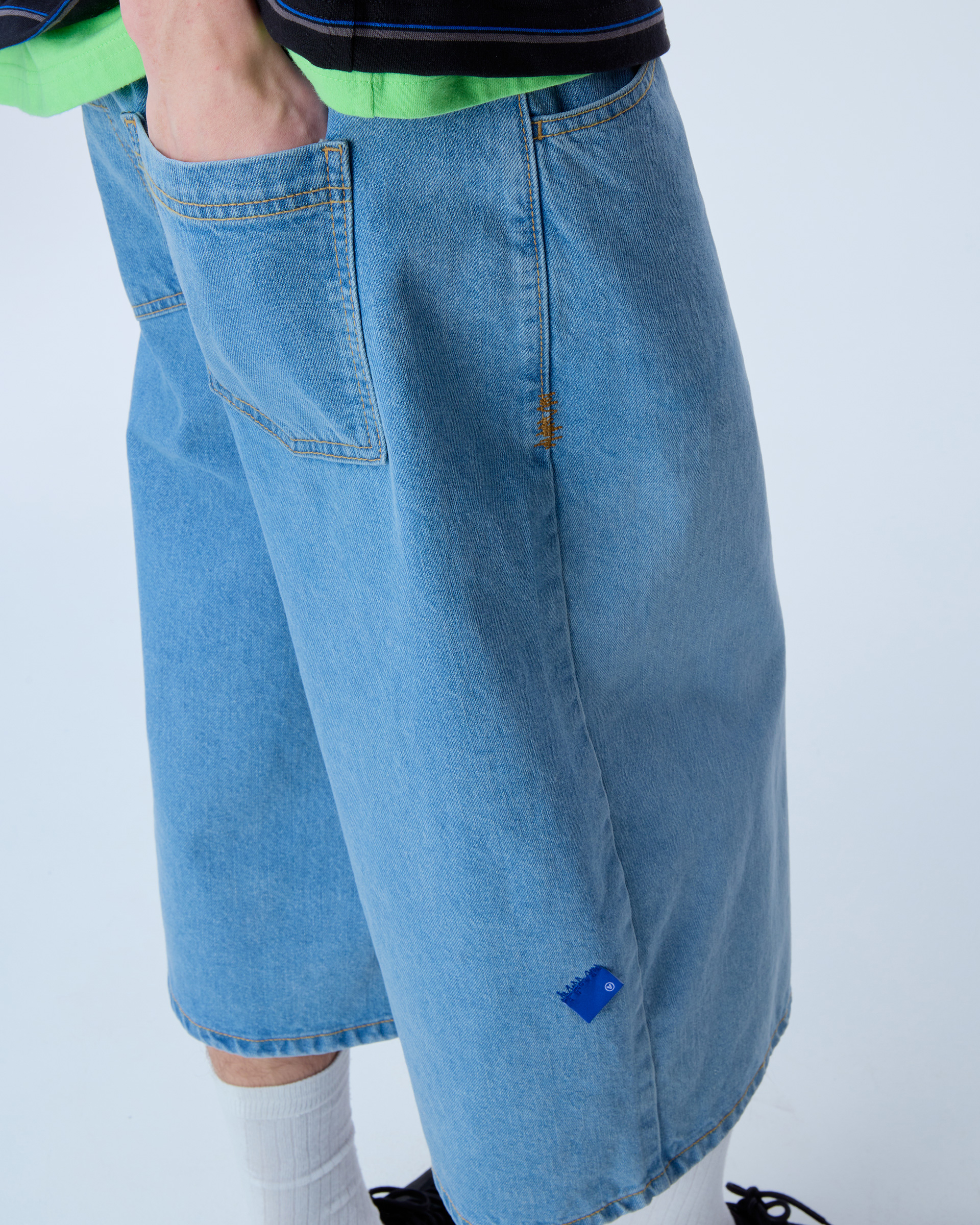 ADERERROR - Sig; SV Tag short jeans 01