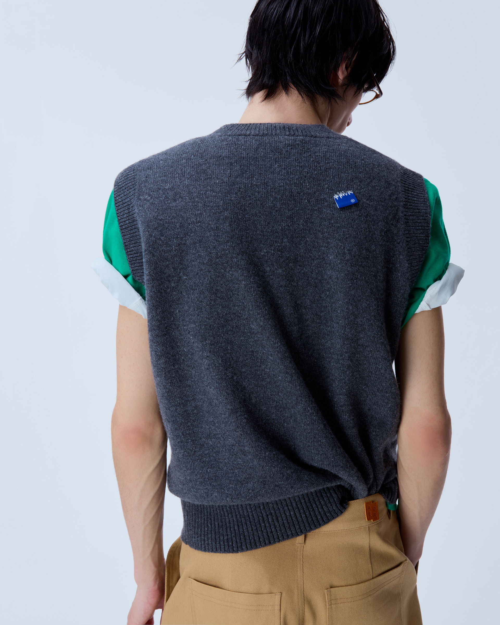 ADERERROR - Sig; BL Tag knit vest 01