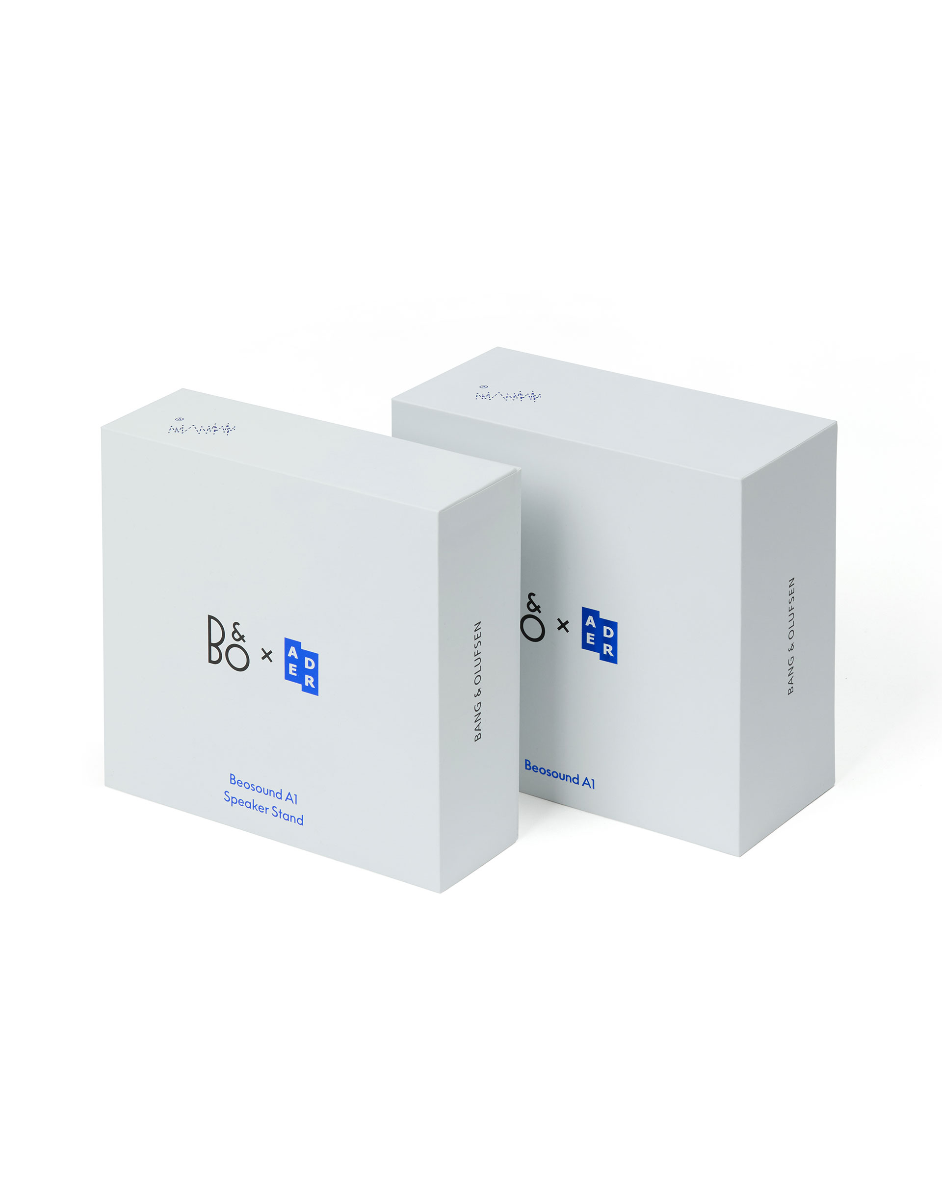 新品未使用Bang &Olufsen beosound A1 ADERERROR X Bang & Olufsen Beosound A1 Speaker with Stand Blue | SUBTYPE