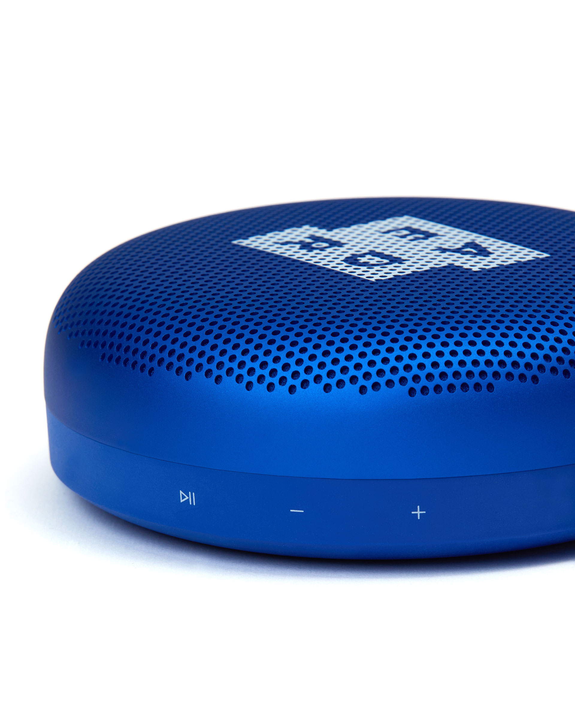 ADERERROR - Beosound A1 Ader Error Edition With Speaker Stand